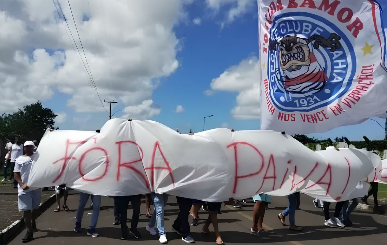Crise No Bahia: Torcida Protesta Exigindo Saída Do Técnico Renato Paiva