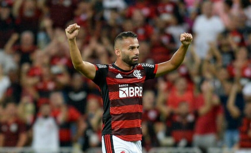 Justiça Ordena Busca E Apreensão De Mercedes-Benz De Jogador Do Flamengo