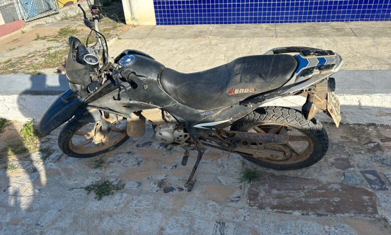 Menor É Apreendido Com Moto Roubada E Drogas Em Cícero Dantas, Bahia