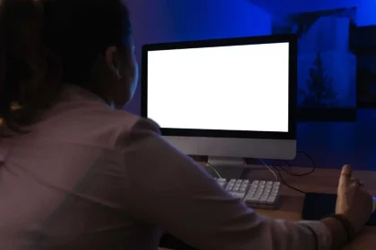 Seu Monitor Está Piscando Durantes Os Jogos? (Freepik)