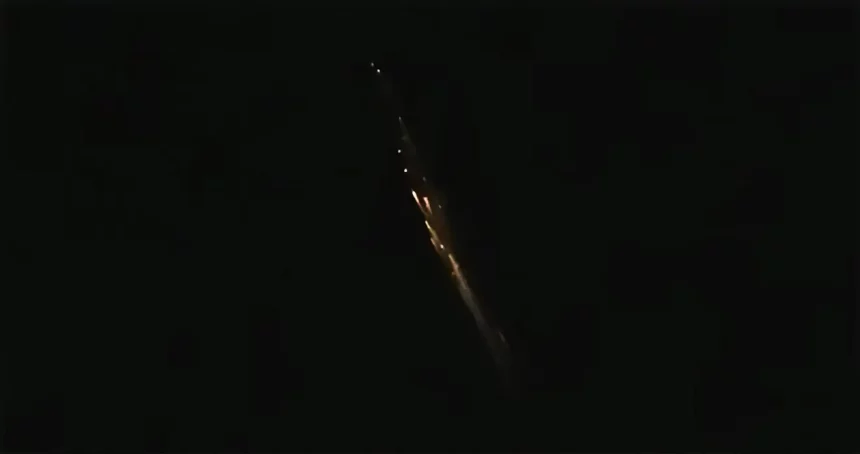 Satélite Starlink-4682, Da Spacex, Reentrando Na Atmosfera Da Terra. Crédito:reprodução/Redes Sociais