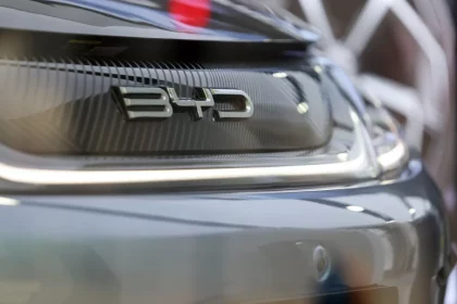 Lotes Ficam A 825 Km Da Fábrica Da Byd Em Camaçari (Imagem: Lewistsepuilung/Istock)