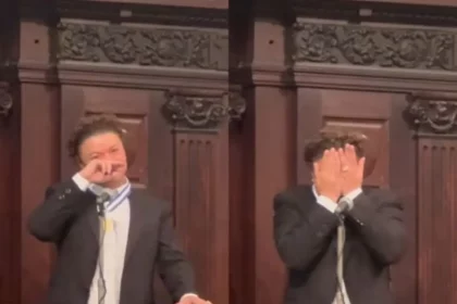 David Brazil Chorou Ao Ser Homenageado Em Cerimônia Na Alerj (Reprodução: Instagram/Sol Azevedo)