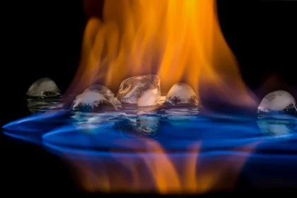 Imagem Meramente Ilustrativa Representando A Descoberta De Um Novo Estado Da Matéria “Meio Gelo, Meio Fogo”. Crédito: Parag M Khatri - Shutterstock