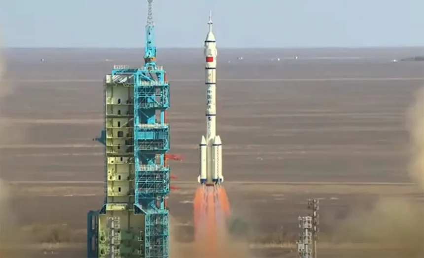 Um Foguete Long March-2F Lançou A Tripulação Da Missão Shenzhou 20 Ao Espaço Em 24 De Abril De 2025. Crédito: China Central Television (Cctv)