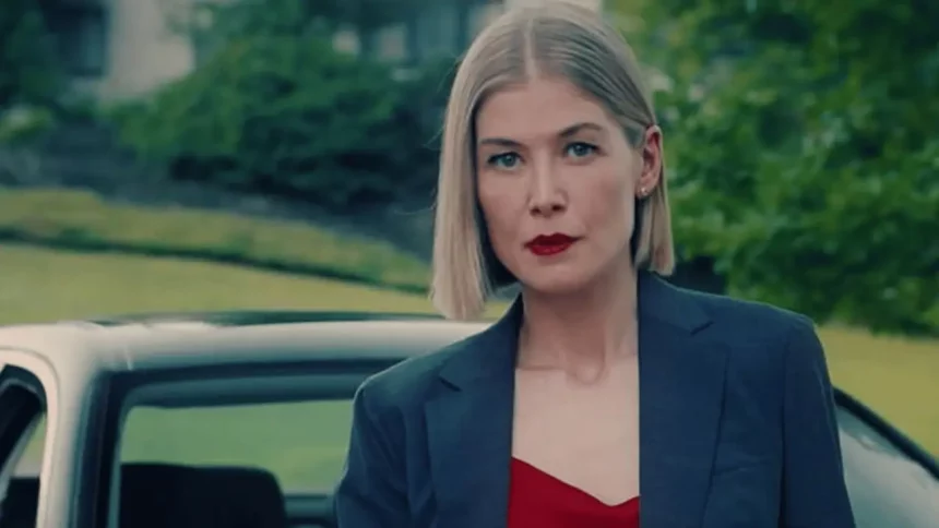 Rosamund Pike No Filme &Quot;Eu Me Importo&Quot; Da Netflix (Divulgação/Netflix)