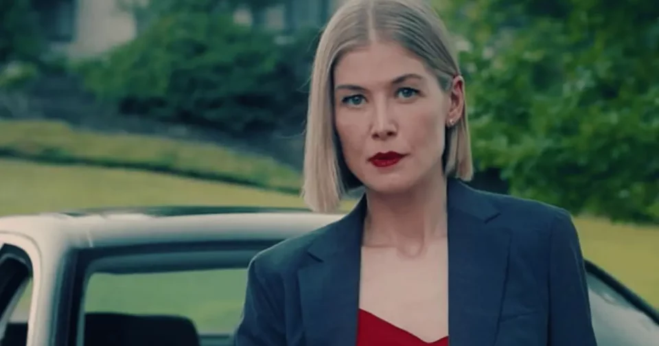 Rosamund Pike No Filme &Quot;Eu Me Importo&Quot; Da Netflix (Divulgação/Netflix)
