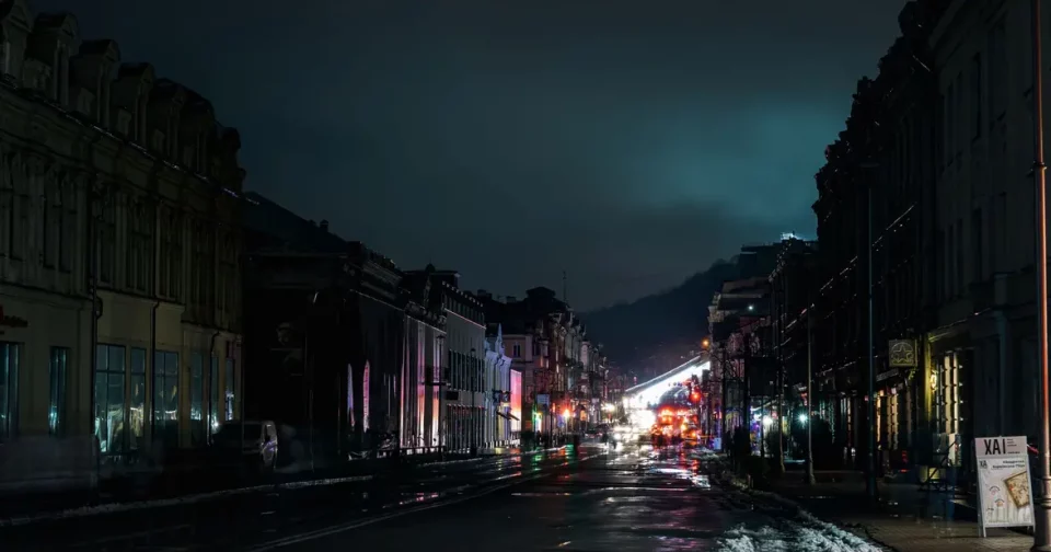Cidade No Escuro (Imagem: Hoyka Studio/Shutterstock)