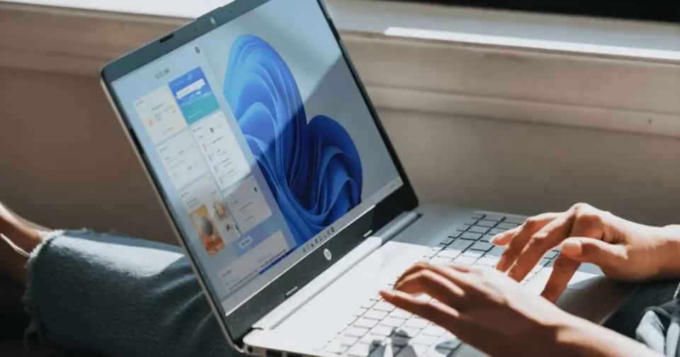 Usuário Utilizando Windows 11 Em Um Pc (Imagem: Windows/Unsplash)
