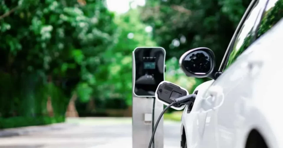 Carros Elétricos Ainda Tem Desafios De Infraestrutura Para Poderem Se Consolidar (Imagem: @Frimufilms/Freepik)