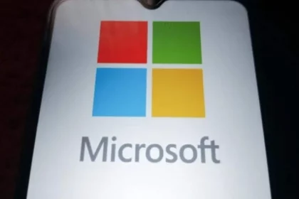 Como Deslogar Conta Microsoft De Outros Dispositivos? (Imagem: Faqih Al Kautsar/Shutterstock)