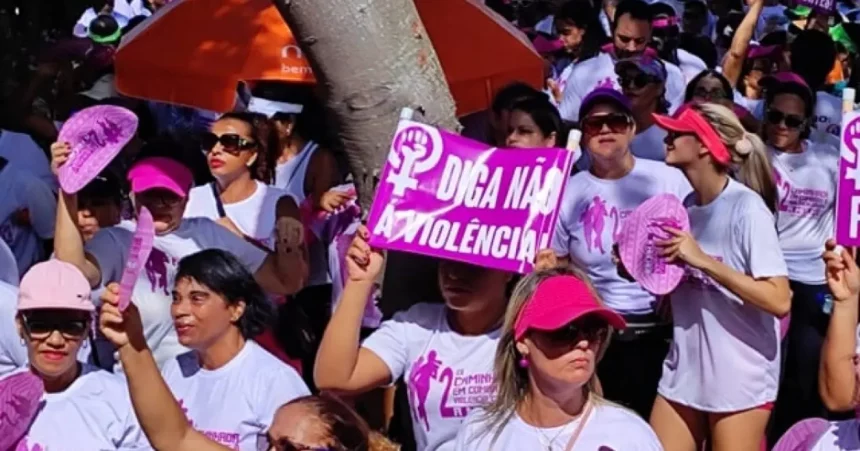 Marcha Pelas Mulher Em Feira | Foto: Reprodução / Ed Santos / Acorda Cidade