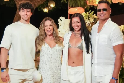 Com Beijão Em Vídeo, Filha De Xanddy E Carla Perez Anuncia Namoro