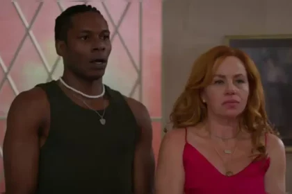Ela Estará Aos Beijos Com O Namorado Secreto. ​