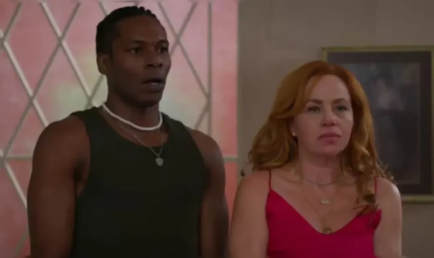 Ela Estará Aos Beijos Com O Namorado Secreto. ​