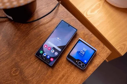 Dispositivo Samsung Z Flip 6 - Imagem: Framesira/Shutterstock)