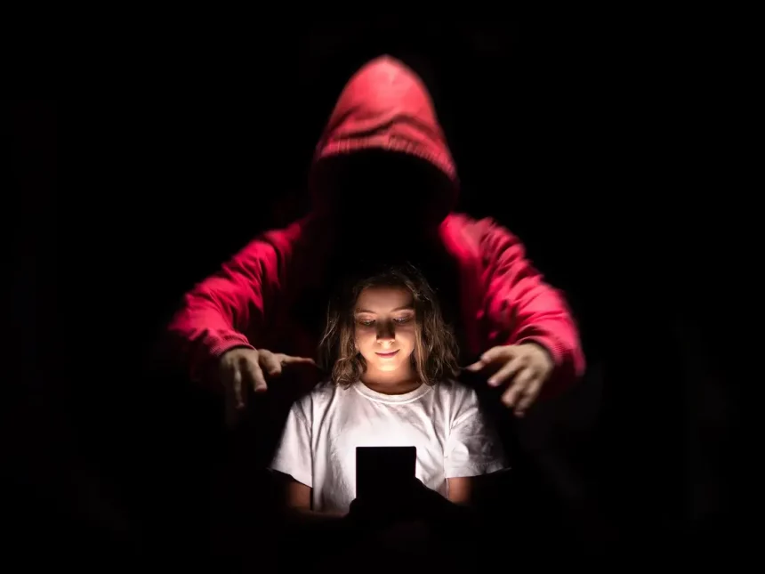Disque 100, Canal Do Governo Federal Para Denúncias De Violações De Direitos Humanos, Registrou Mais De Mil Ocorrências Desde O Último Dia 6 (Imagem: Javidestock/Shutterstock)