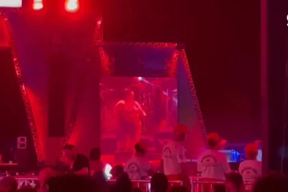 Thais Carla Sobe No Palco De Ludmilla No Salvador Fest