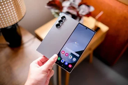 Samsung Galaxy Z Fold 6. Imagem: Framesira / Shutterstock