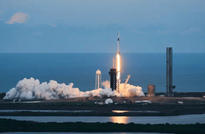 Um Foguete Spacex Falcon 9 Lança 24 Satélites De Internet Do Projeto Kuiper Da Amazon Da Estação Da Força Espacial De Cabo Canaveral, Na Flórida, Em 11 De Agosto De 2025.(Crédito Da Imagem: Spacex Via X)
