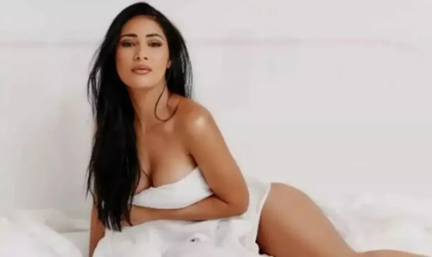 Simaria Se Pronuncia Após Vídeos Sensuais Banidos Em Plataforma. ​