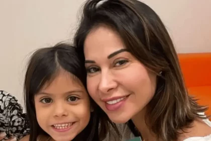 Filha De Maíra Cardi Se Irrita Com Fotógrafo E Atitude Divide Opiniões. ​