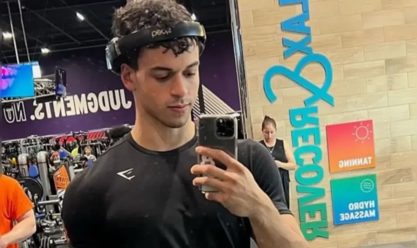 Victor Alexandre Posou Apenas De Shortinho Em Academia E Arrancou Suspiros Da Web.