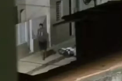 Câmera Mostra Momento Que Homem Deixa Casa Após Agredir Ex E Incendiar Imóvel Na Bahia.