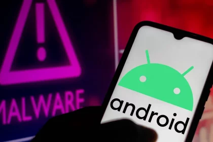 Celular Android Com O Símbolo De Malware Ao Fundo / Crédito: Shutterstock (Sem Autor/Reprodução)