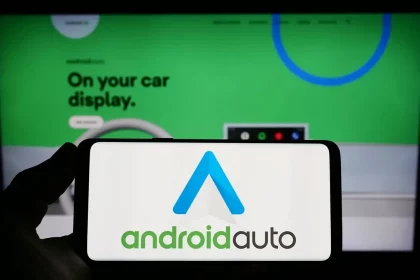 O Android Auto É Compatível Com Mais De 500 Modelos De Veículos/Shutterstock_T. Schneider