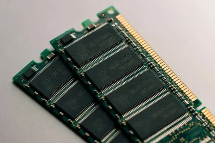 Um Par De Memória Ram: Peças De Hardware Essenciais Para O Pc (Reprodução: Harrison Broadbent/Unsplash)