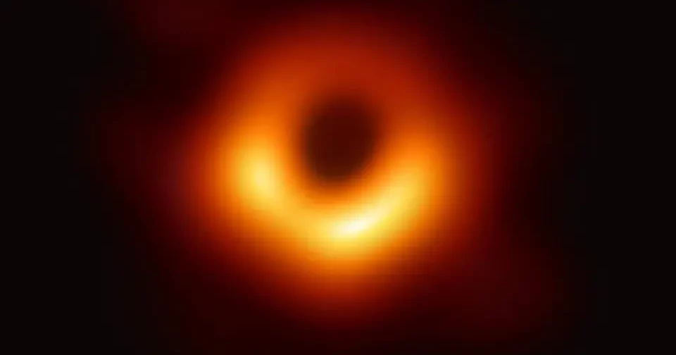 A Primeira Imagem De Um Buraco Negro Já Capturada Pela Humanidade Mostra Um Anel De Plasma Girando Em Torno De M87.* (Imagem: Event Horizon Telescope)