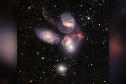 O Quinteto De Stephan É Uma Fusão De Quatro Galáxias (Com Uma Quinta Galáxia Bombardeando A Ação) No Universo Local. Pesquisadores Acabaram De Usar O Jwst Para Encontrar Um Acúmulo Semelhante No Universo Antigo, Apenas 800 Milhões De Anos Após O Big Bang (Imagem: Nasa, Esa, Csa E Stsci)