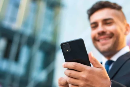 Iphones São Sinômimo De Status Para Muitas Pessoas (Imagem: Reprodução/Apple)