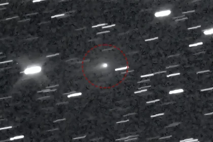 Cometa 3I/Atlas Fotografado A Partir De Farm Tivoli, Na Namibia, Na Noite Do Eclipse Lunar De Setembro De 2025. Crédito: Michael Jaeger Via Spaceweather.com