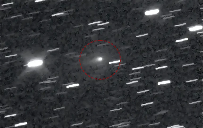 Cometa 3I/Atlas Fotografado A Partir De Farm Tivoli, Na Namibia, Na Noite Do Eclipse Lunar De Setembro De 2025. Crédito: Michael Jaeger Via Spaceweather.com