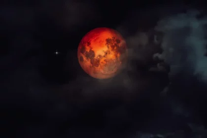 Fiz De Semana Traz Um Eclipse Lunar, Com A Espetacular &Quot;Lua De Sangue&Quot; Aparecendo No Céu De Algumas Localidades Do Mundo. Crédito: Gergitek - Shutterstock