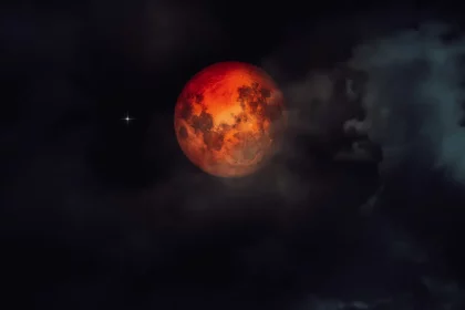 Fiz De Semana Traz Um Eclipse Lunar, Com A Espetacular &Quot;Lua De Sangue&Quot; Aparecendo No Céu De Algumas Localidades Do Mundo. Crédito: Gergitek - Shutterstock
