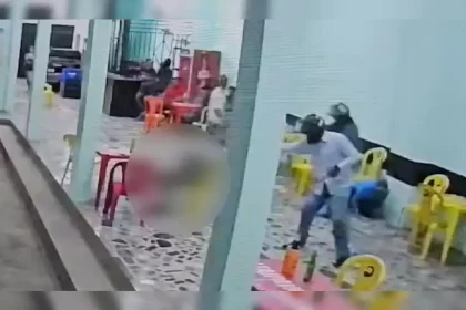 Homem É Morto A Tiros Dentro De Bar No Extremo Sul Da Bahia.