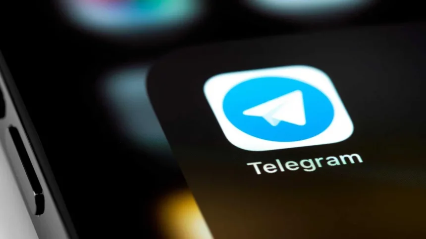 Ícone Do Telegram Na Tela De Um Celular - Imagem: Primakov/Shutterstock