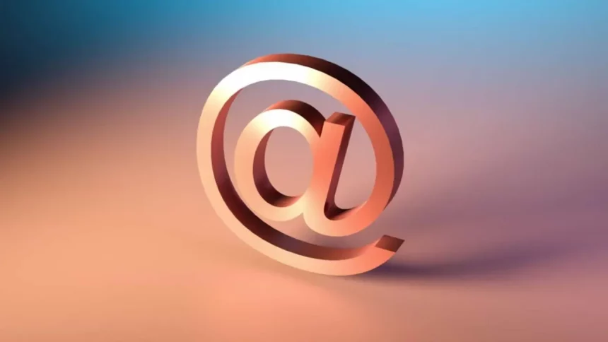 Símbolo Arroba - Imagem: Cagkan Sayin/Shutterstock