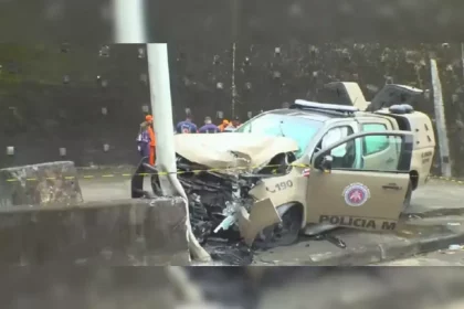 Dois Pms Ficam Em Estado Grave Após Baterem Viatura Em Poste Na Bahia.