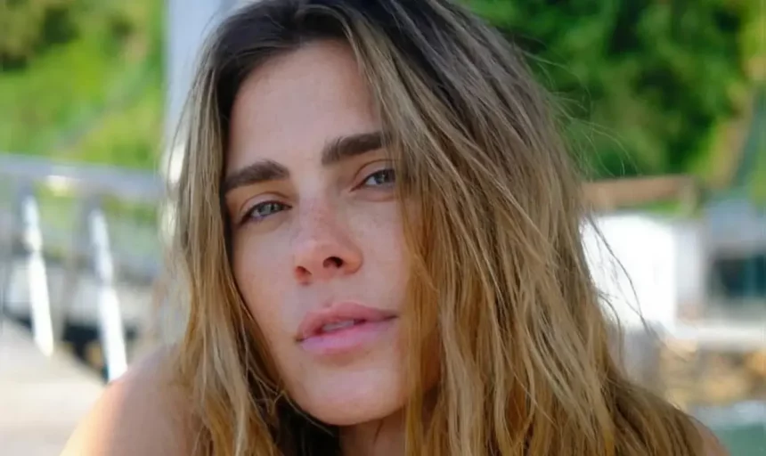 Em Salvador, Carolina Dieckmmann Curte Férias Após Fim Da Novela 'Vale Tudo'. Em Salvador, Carolina Dieckmmann Curte Férias Após Fim Da Novela 'Vale Tudo'.