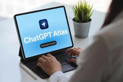 Mulher Usando Tablet Com Teclado Externo Mostrando Interface De Download Atlas Chatgpt / Crédito: Azulblue (Shutterstock/Reprodução) Mulher Usando Tablet Com Teclado Externo Mostrando Interface De Download Atlas Chatgpt / Crédito: Azulblue (Shutterstock/Reprodução)