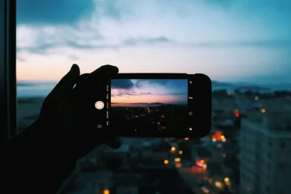 O Iphone Capturou O Momento, Mas Qual App Vai Editar? Conheça 5 Alternativas Poderosas Ao Clips Para Dar Um Toque Profissional Aos Seus Vídeos No Ios (Imagem: Sara Ahmed / Unsplash)