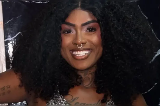 Cantora Foi Acompanhada Por Um Oficial De Justiça Para Retirar Pertences. ​