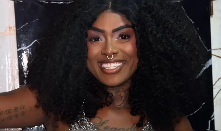 Cantora Foi Acompanhada Por Um Oficial De Justiça Para Retirar Pertences.  Cantora Foi Acompanhada Por Um Oficial De Justiça Para Retirar Pertences. 