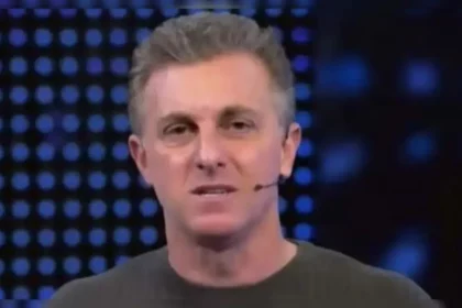 Luciano Huck Quebra Protocolo E Faz Mudança Na 'Dança Dos Famosos'. ​