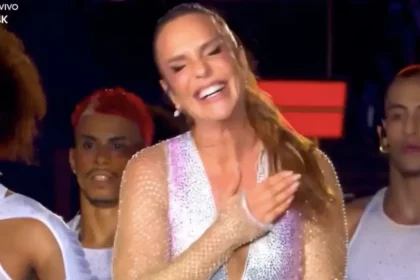 Cantora Fez Brincadeira Com Nome De Turnê E Efeito Em Foto Para Encantar Seguidores.