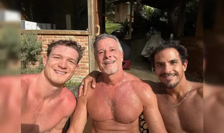 Marcello Novaes E Filhos Posam Sem Camisa Em Folga De 'Dona De Mim'. Fotos: Reprodução / Instagram Marcello Novaes E Filhos Posam Sem Camisa Em Folga De 'Dona De Mim'. Fotos: Reprodução / Instagram